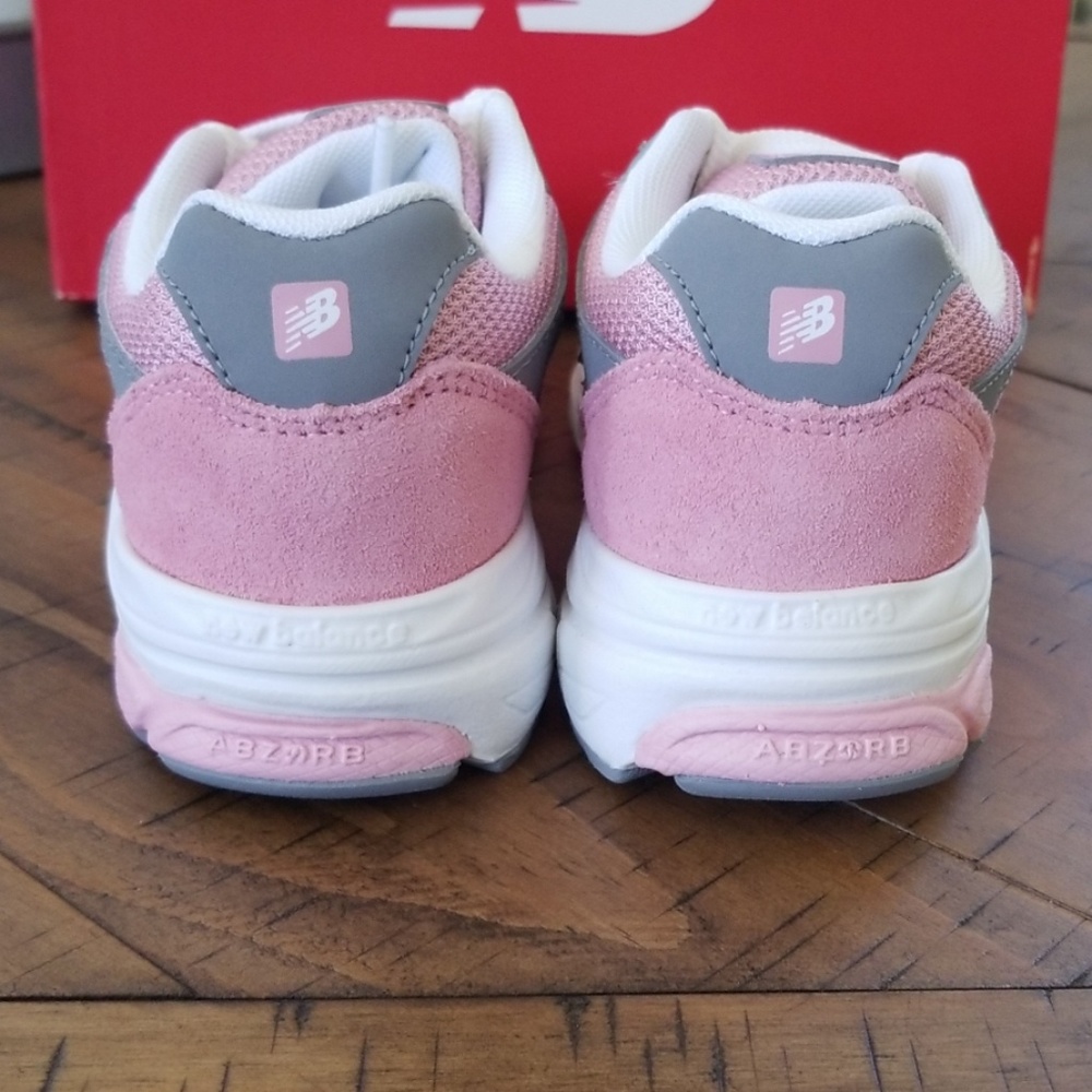 ๐๏ธ New Balance Shoes - Picture 5 of 8
